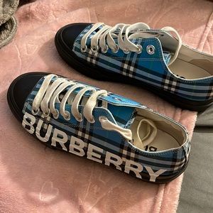 Selling gently worn Burberry shoes size UK 3.5 EUR 36.5 comes with original box
